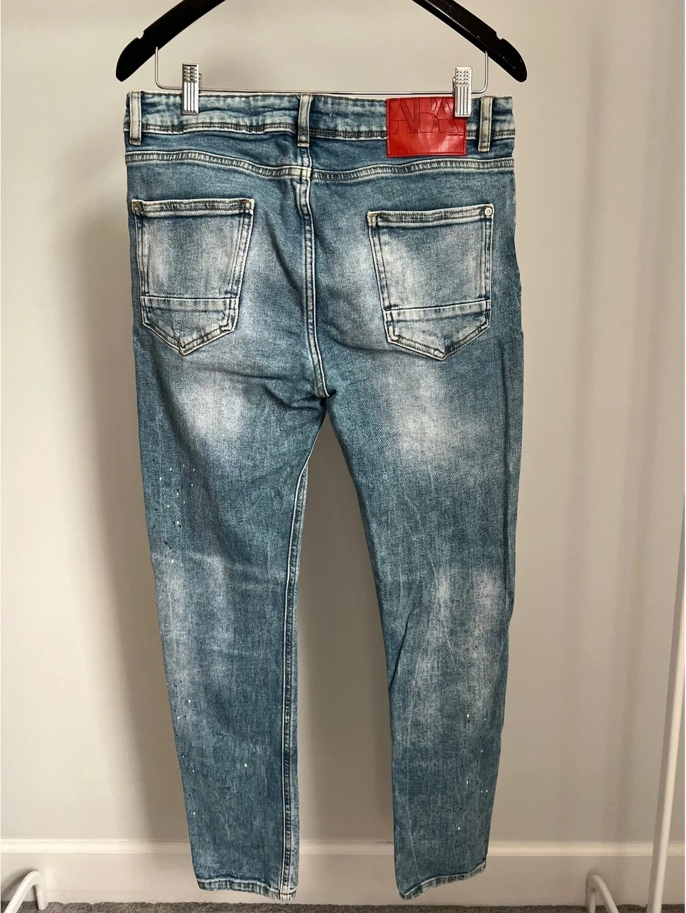 Zara Men’s Distressed Paint Splatter Jeans Size 32 Light Wash Slim Straight